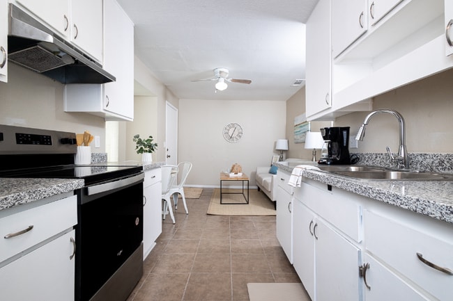 Building Photo - 1517 Nogales St