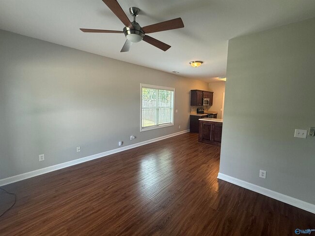Photo - 468 Wade Rd SE