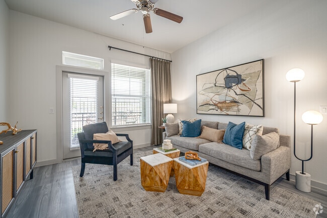 1BR , 1,5BA - 885SF - Charleston at Fannin Station
