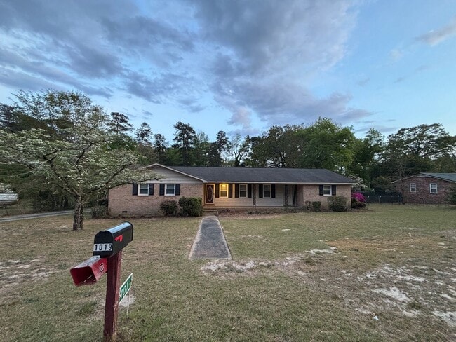 Building Photo - Move-In Ready Ranch in the Heart of Elgin!