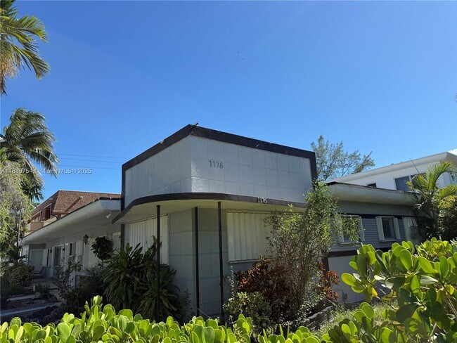 Building Photo - 1176 Marseille Dr Unit 4 Rental