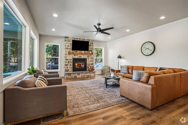 Building Photo - 1013 Yew Wood St Unit ID1250612P Rental