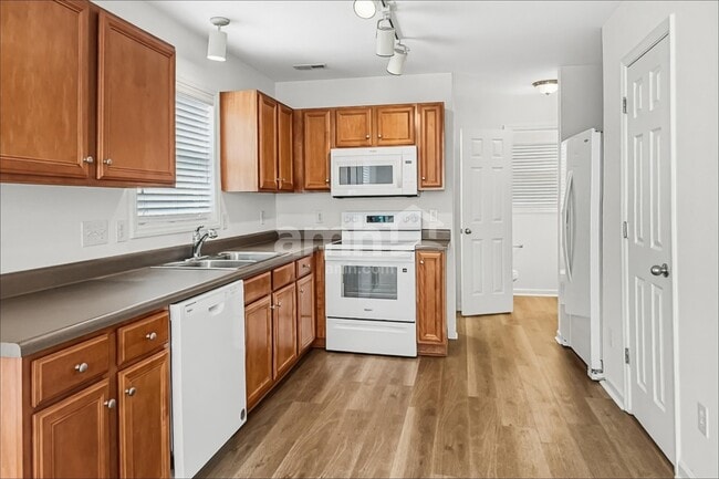 Photo - 611 Blue Lake Dr