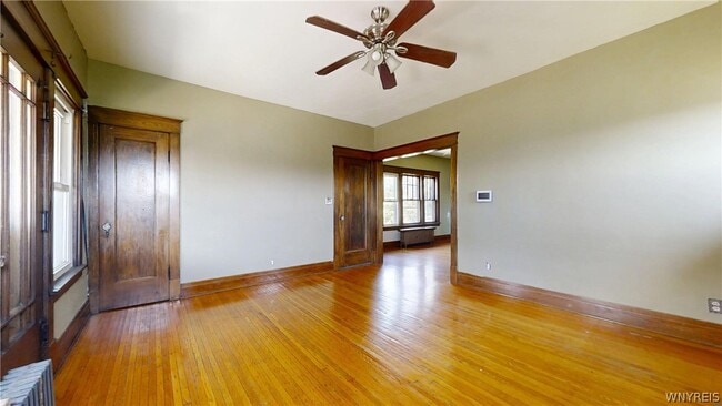 Photo - 425 Johnson St