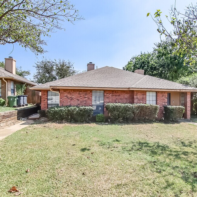 Photo - 2404 Kingsford Ct