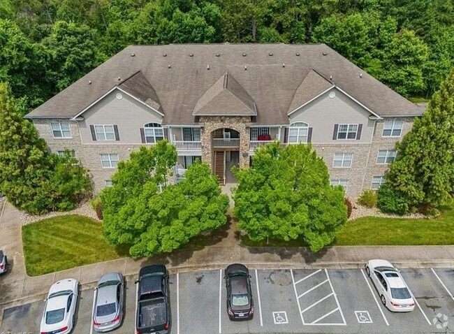 Building Photo - 7106 W Friendly Ave Unit 301 Rental