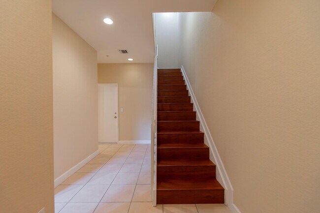 Photo - 4004 Shoma Dr