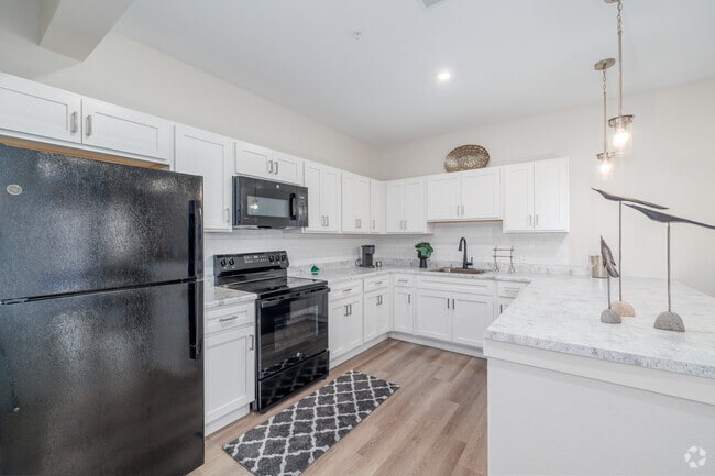 1BR, 1BA - 688SF - Kitchen