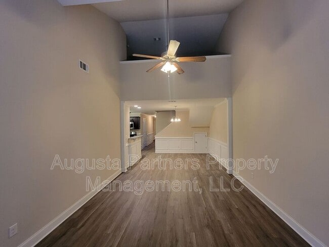 Photo - 640 Vista Dr