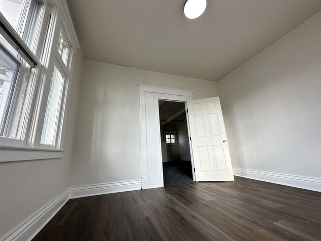 Photo - 463 Linden Ave