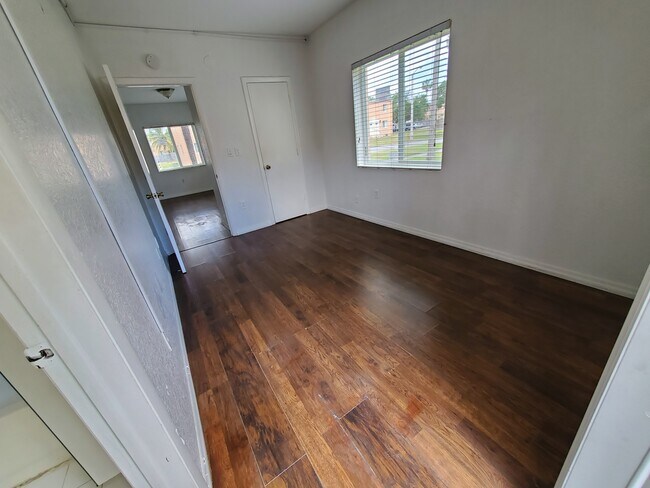300 NW 84th Terrace Unidad 300