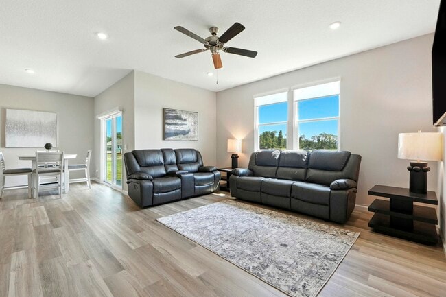 Photo - 1070 Pleasant Hl Pl