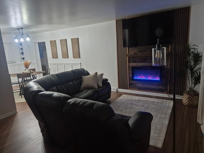 Photo - 4511 Warwick Dr N