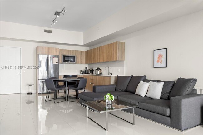 Building Photo - 2960 NE 207th St Unit 502