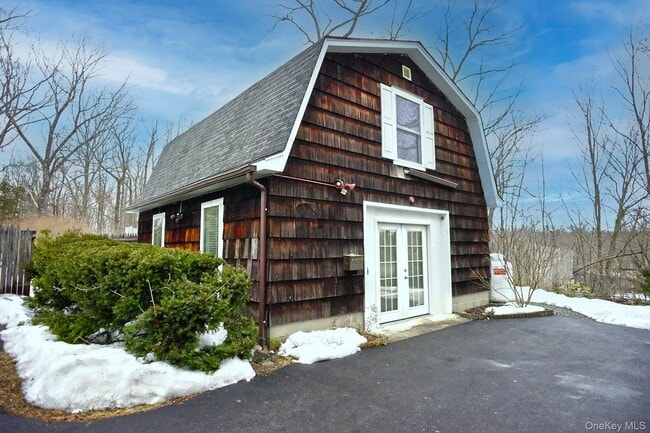 Building Photo - 336 Diddell Rd