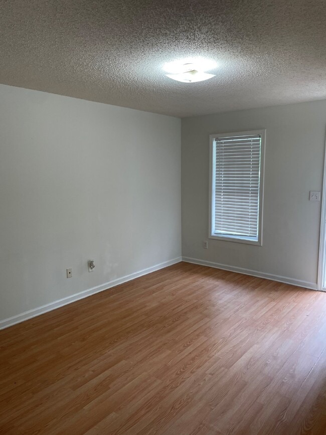 Photo - Very nice 2 bedroom and 1 bath apartment located in downtown Concord!