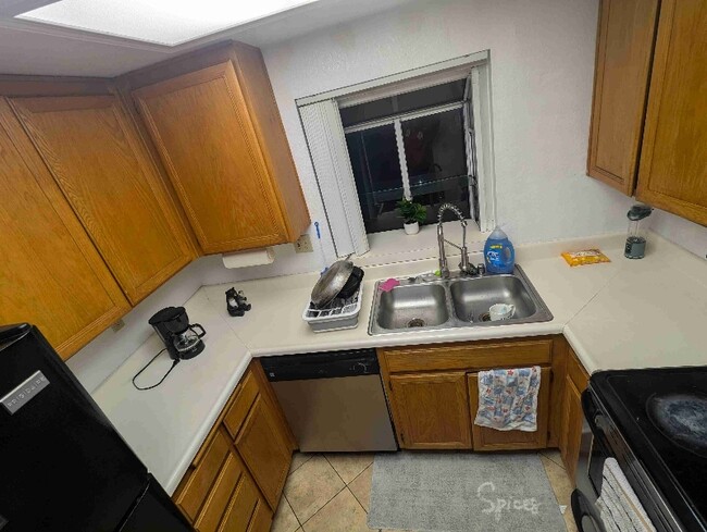 1075 Madden Ave