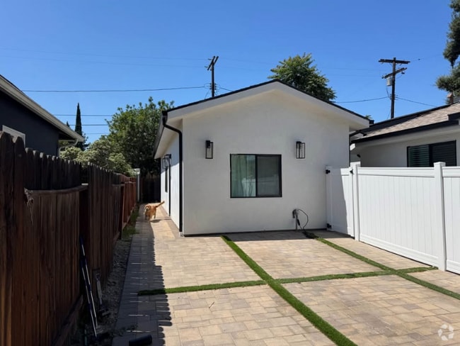 Building Photo - 22654 Miranda St Rental