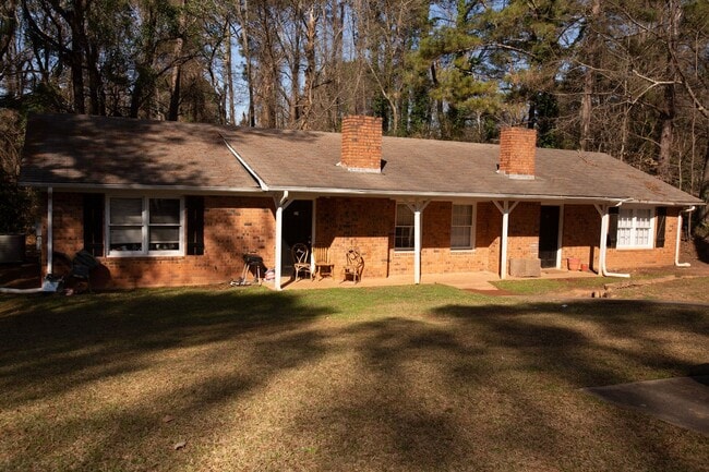Building Photo - 2 Bed 1 bath duplex off Tallassee Rd