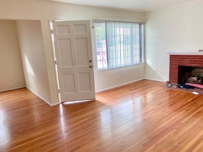 Photo - 3 BEDROOM 2 BATH HOUSE - South Torrance