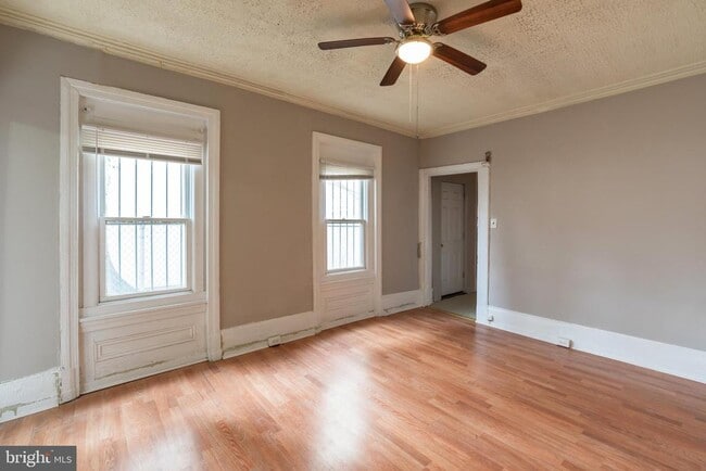 Building Photo - 673 N 11th St Unit 2