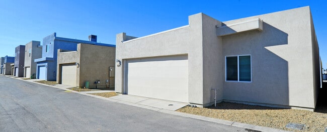 Photo - Modern Luxury in Central Tucson!