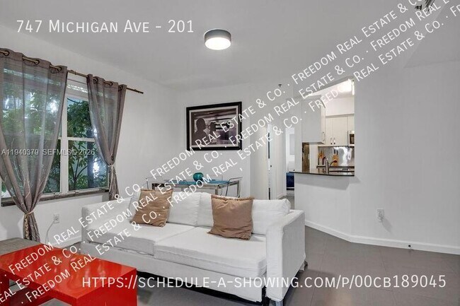 Building Photo - 747 Michigan Ave Unit 201