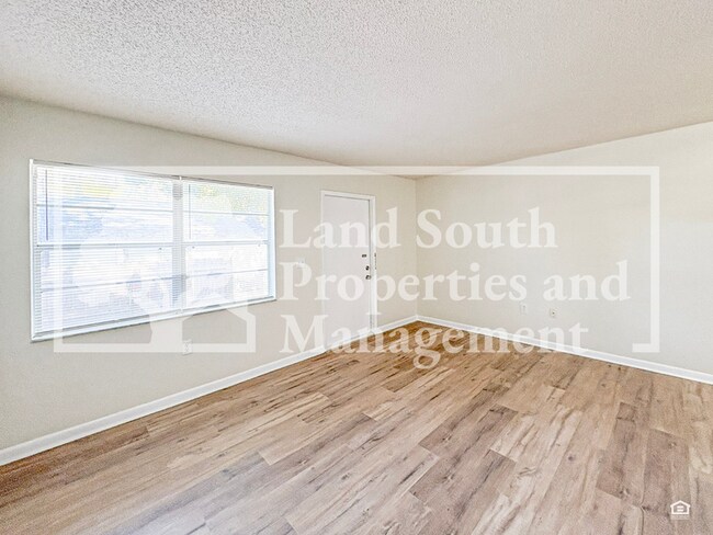 Photo - 724 Angelina Ln