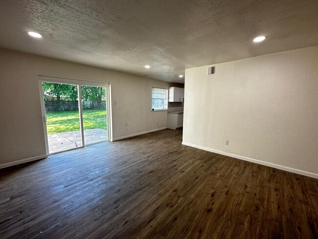 Photo - 1732 Americana Blvd