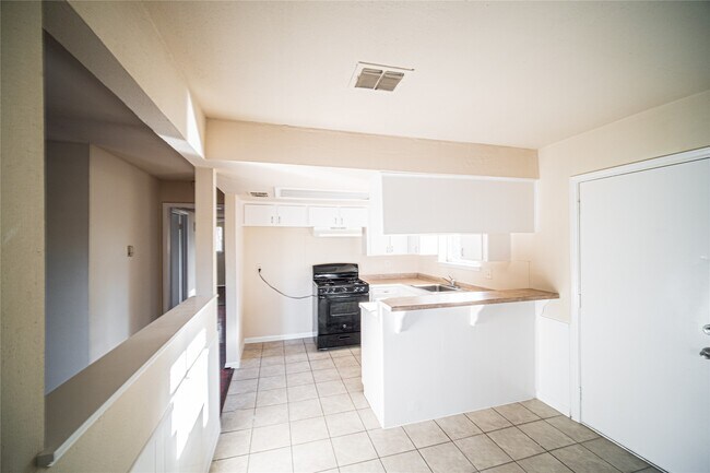 Photo - 1327 Diplomat Way