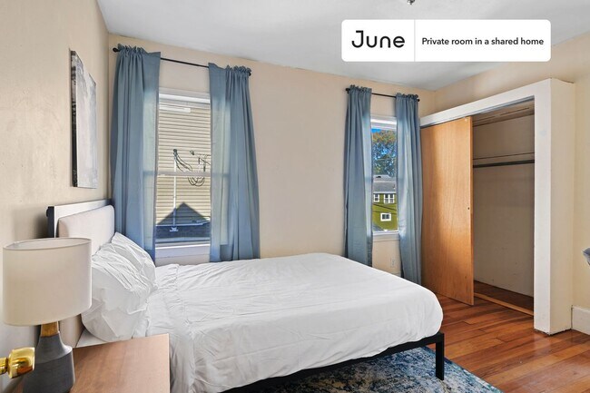 Room in Shared 6 bed/2 bath home in Allston