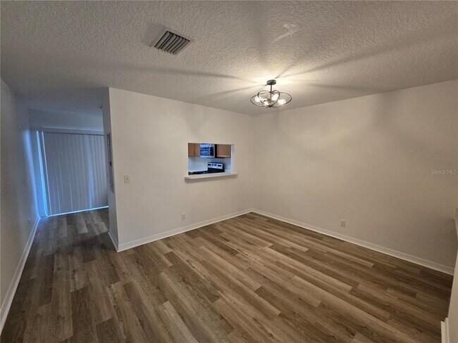 Photo - 259 Castlekeeper Pl