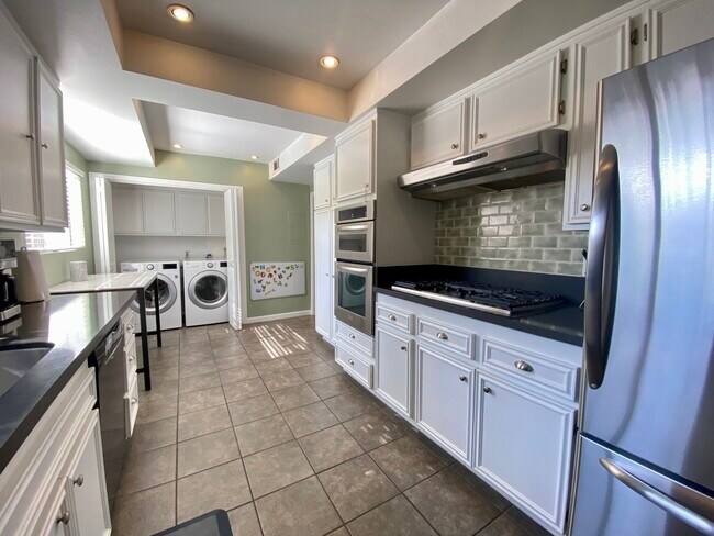 Photo - 10620 Landale St