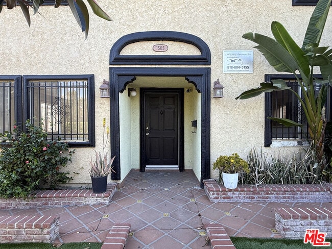 Photo - 1505 S Dunsmuir Ave