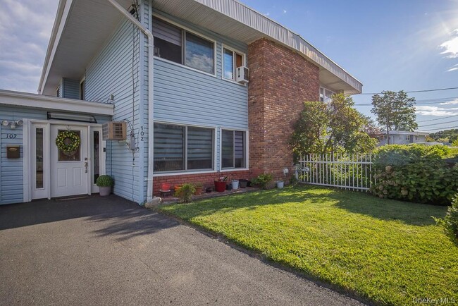 Building Photo - 102 Blauvelt Ave Rental