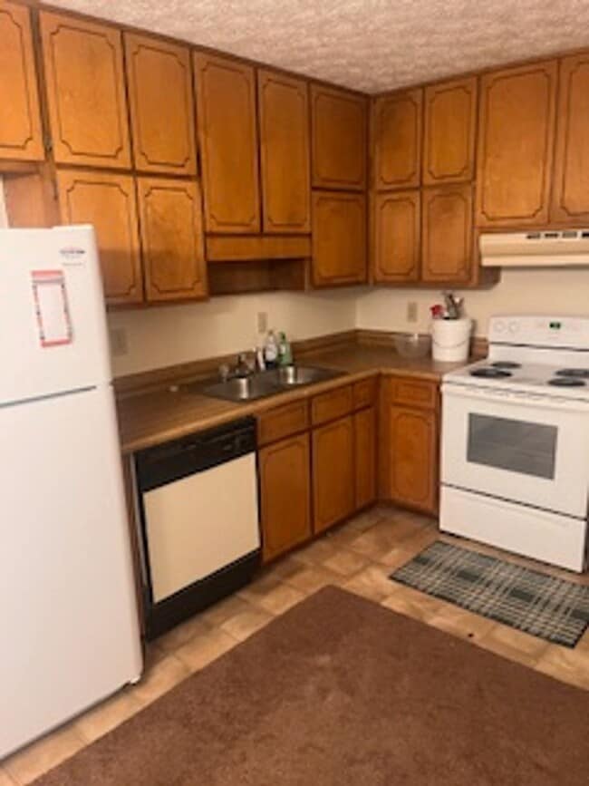 Photo - 280-290 Chase Dr