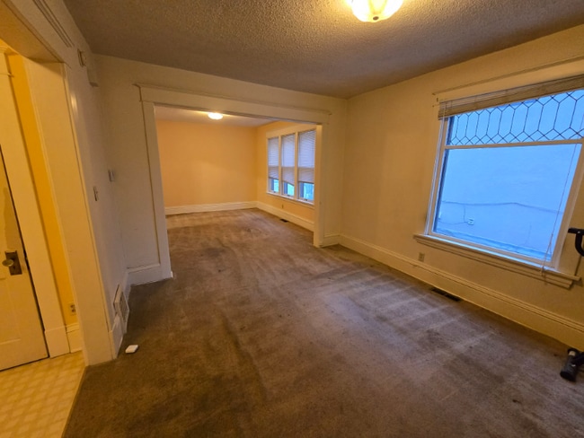 Building Photo - 2906 N Knox Ave