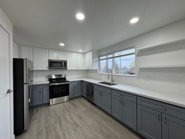 Building Photo - Completely Remodeled Three Bedroom in North Tacoma