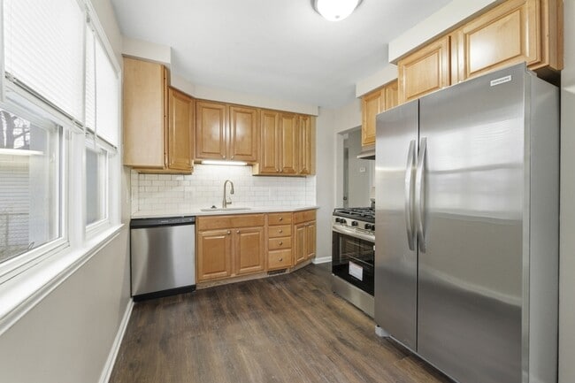 Photo - 3360 Edgeworth St