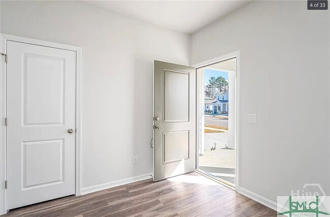 Photo - 186 Crosstown Ave