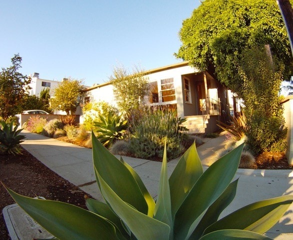 Rare freestanding home in prime SM location - 1147 24th St