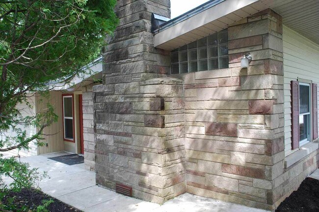 Photo - 5 Bed, 2 Bath House - Haven on Hunter