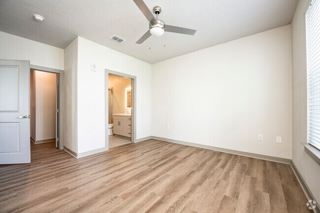 2BR, 2BA - 1,122SF - Primary Bedroom