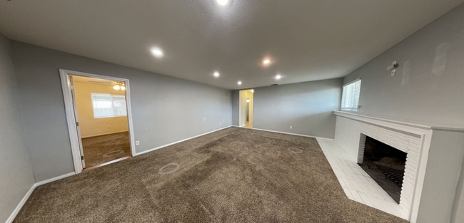 Photo - Private Turfed Yard! Large 5 Bed / 3 Bath House on Dorothy