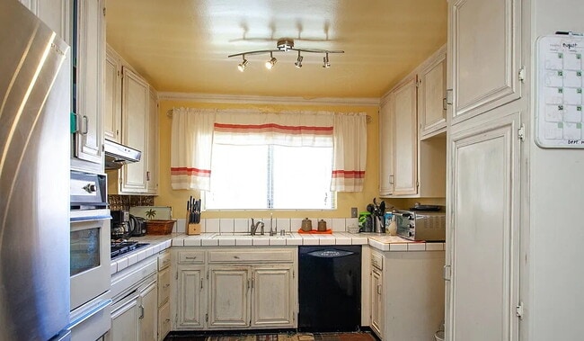 Photo - "Charming 1-Bedroom Retreat in the Heart of Encino – A Perfect Place to Call Home!"