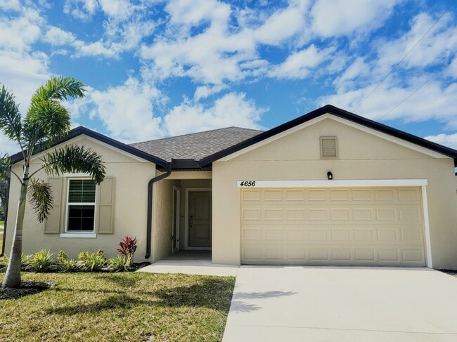 Building Photo - 4656 SW Lassiter Ter Unit 4656 SW Lassiter Terrace