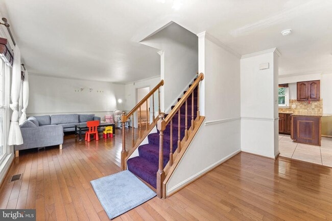 8000 Sandburg Ct