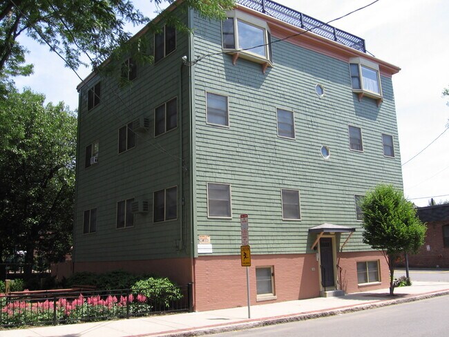 Building Photo - 33 Medford St Unit 1 Rental