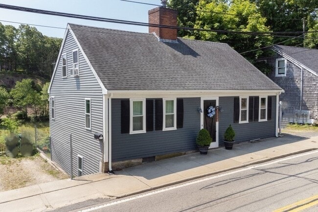 Building Photo - 126 Summer St Unit 1