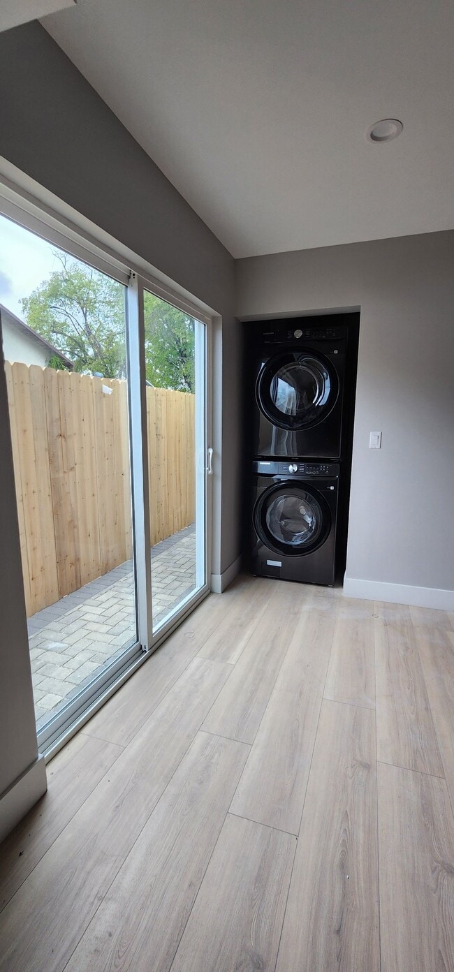 Photo - 5725 Klump Ave